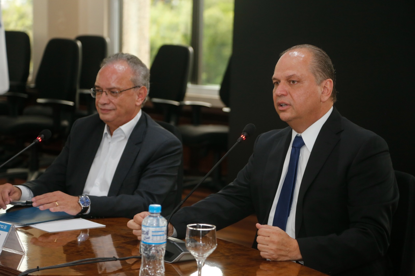 Estado quer estreitar laços com a indústria para crescer com velocidade